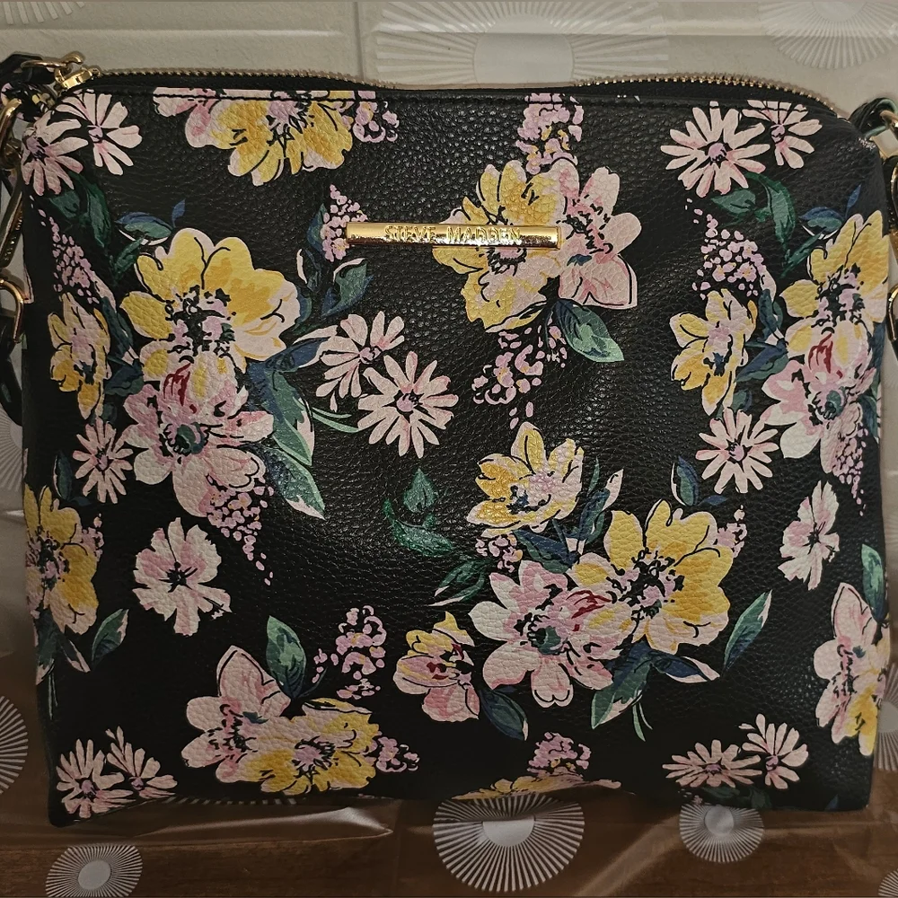 Steve Madden Floral Black Crossbody Bag W/ adjustable strap - Picture 2 of 5